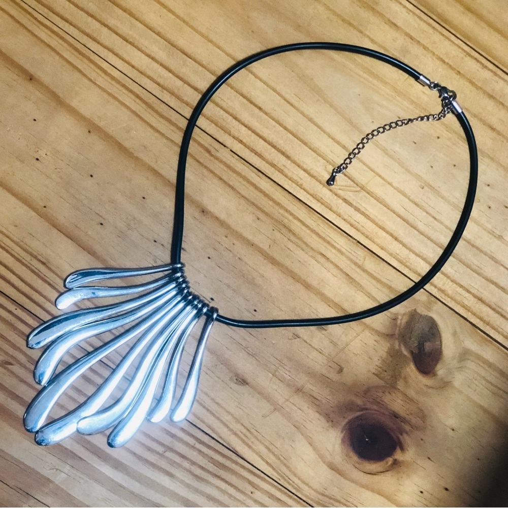 Graduated wavy silver bar leather cord necklace